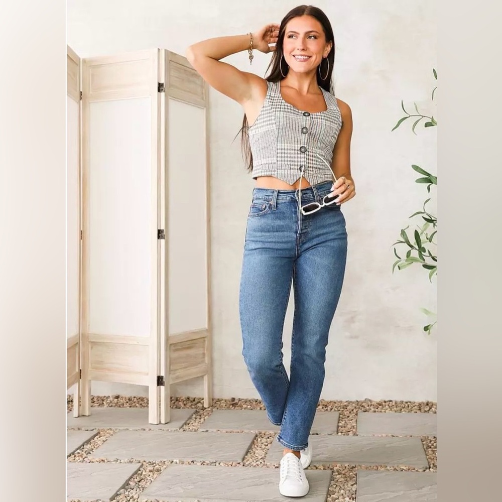 Levi's‎ Women's Wedgie Button Fly Jeans Light Blue Wash Size 27